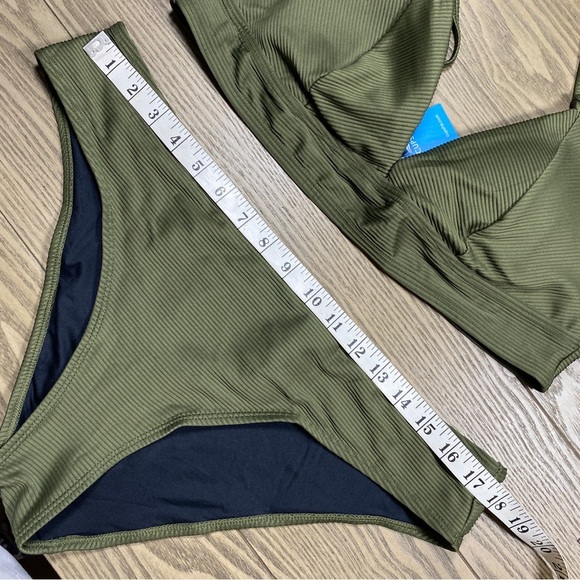 CUPSHE Two Piece Bikini Triangle Textured Set - Picture 15 of 16